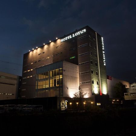 Hotel Lotus Toyonaka  Kültér fotó