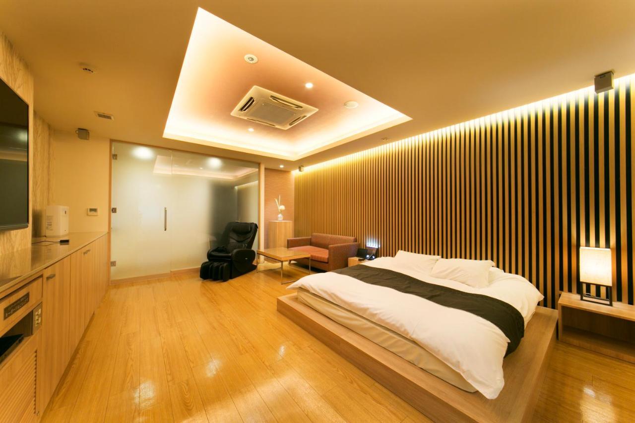 Hotel Lotus Toyonaka  Kültér fotó